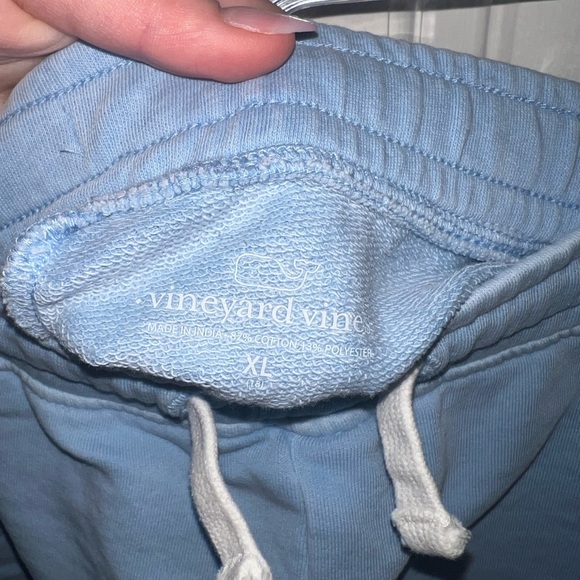 vineyard vines sweat shorts - Picture 2 of 2